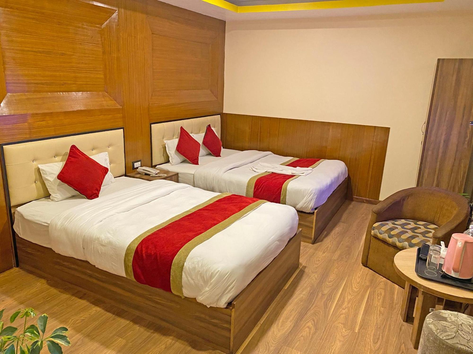 Hotel Airport Holiday Kathmandu Exteriör bild