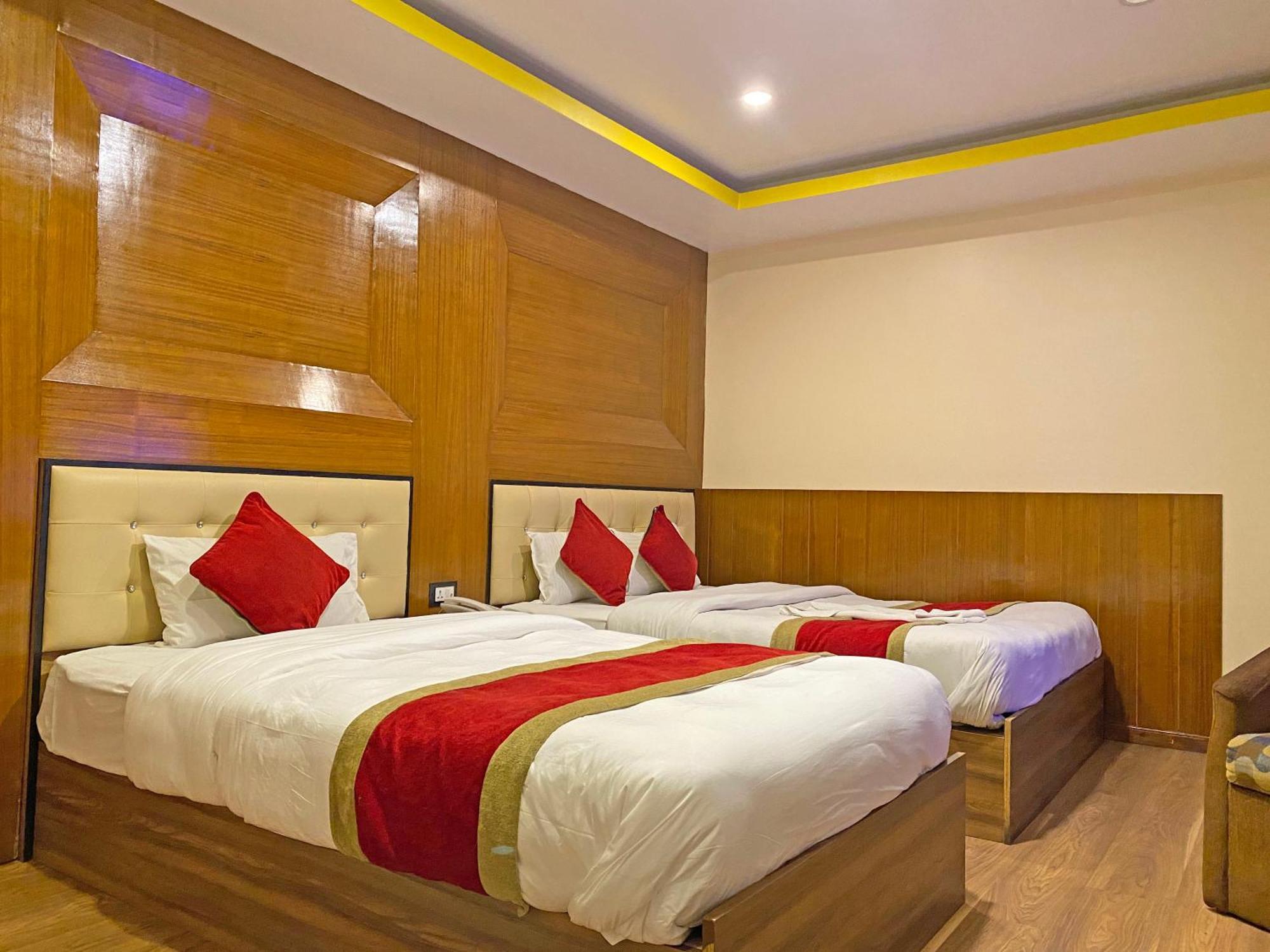 Hotel Airport Holiday Kathmandu Exteriör bild