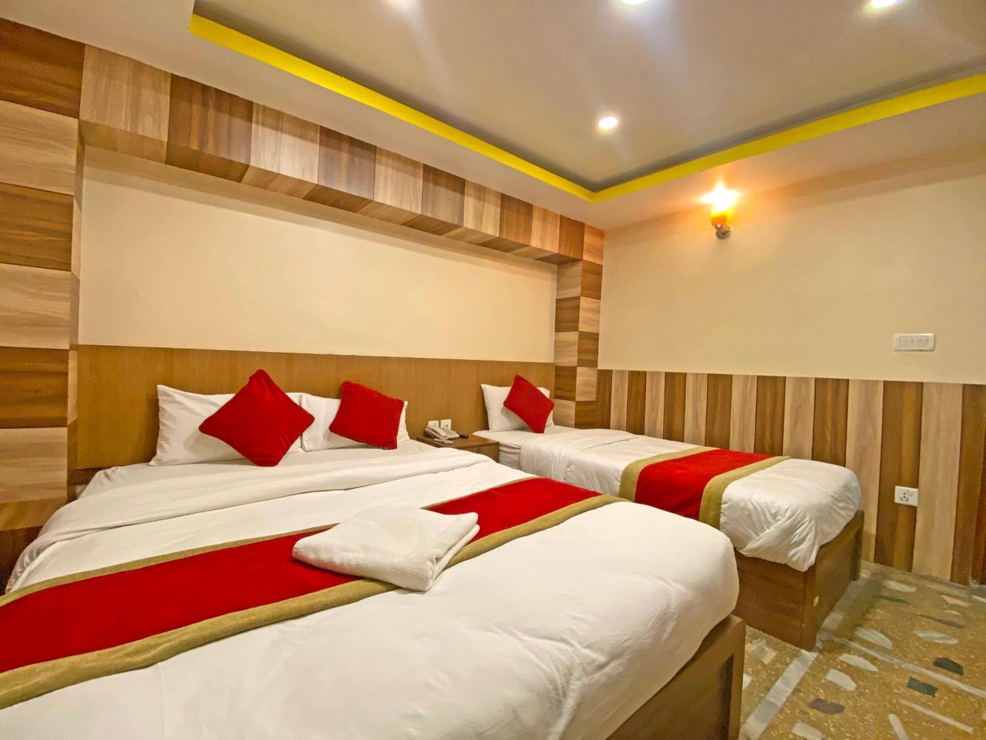 Hotel Airport Holiday Kathmandu Exteriör bild