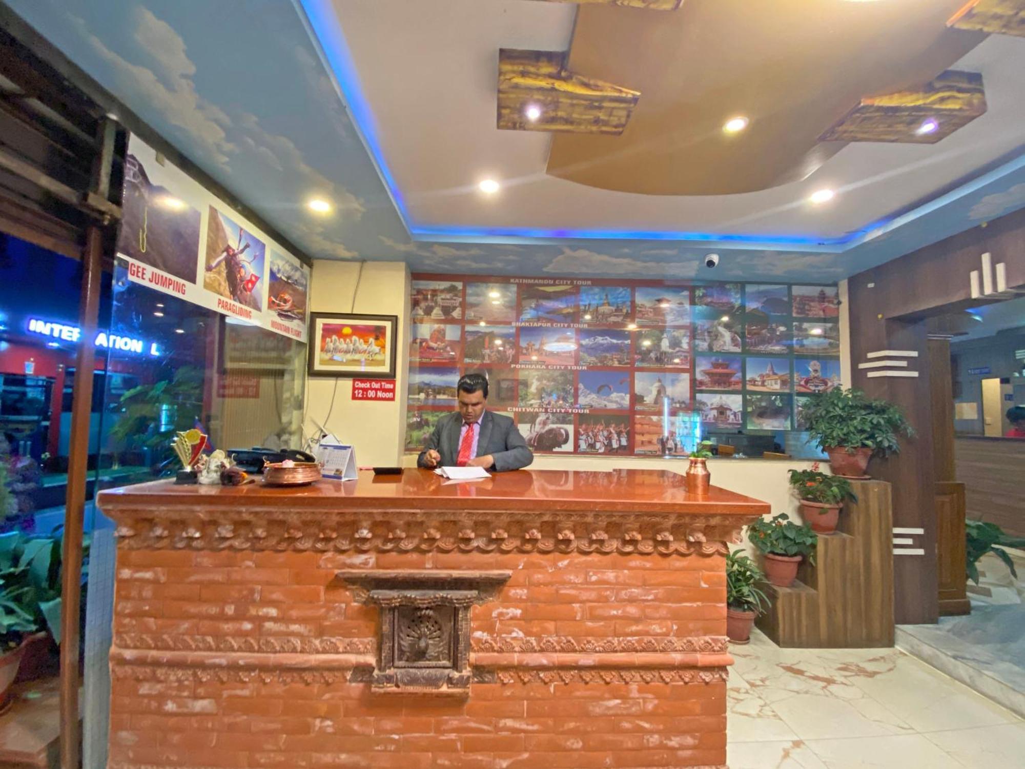 Hotel Airport Holiday Kathmandu Exteriör bild