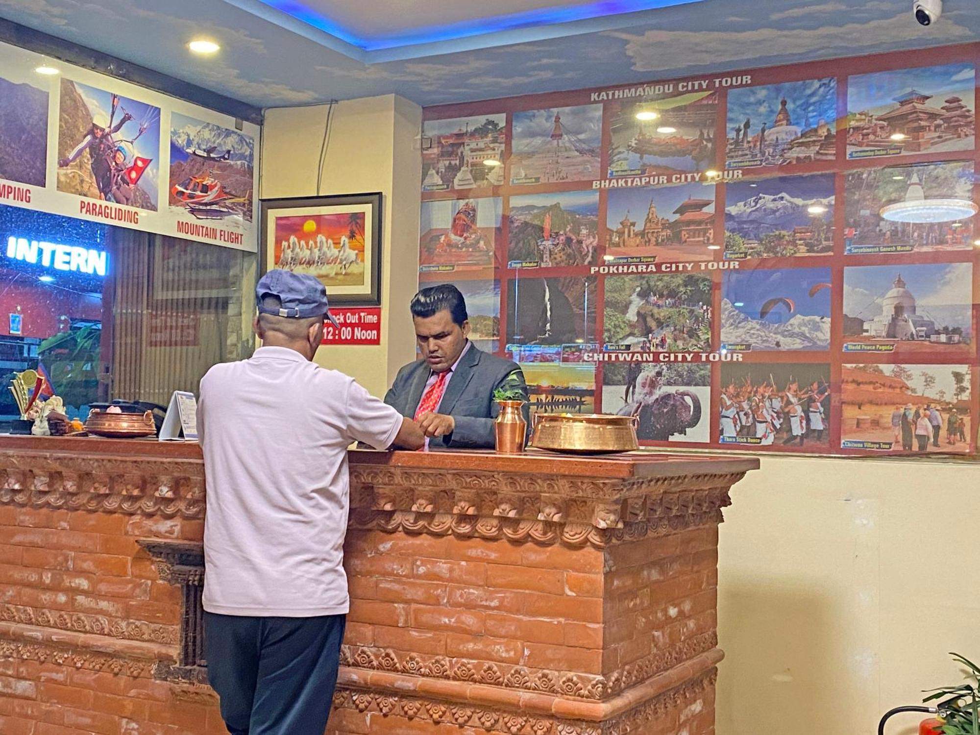 Hotel Airport Holiday Kathmandu Exteriör bild