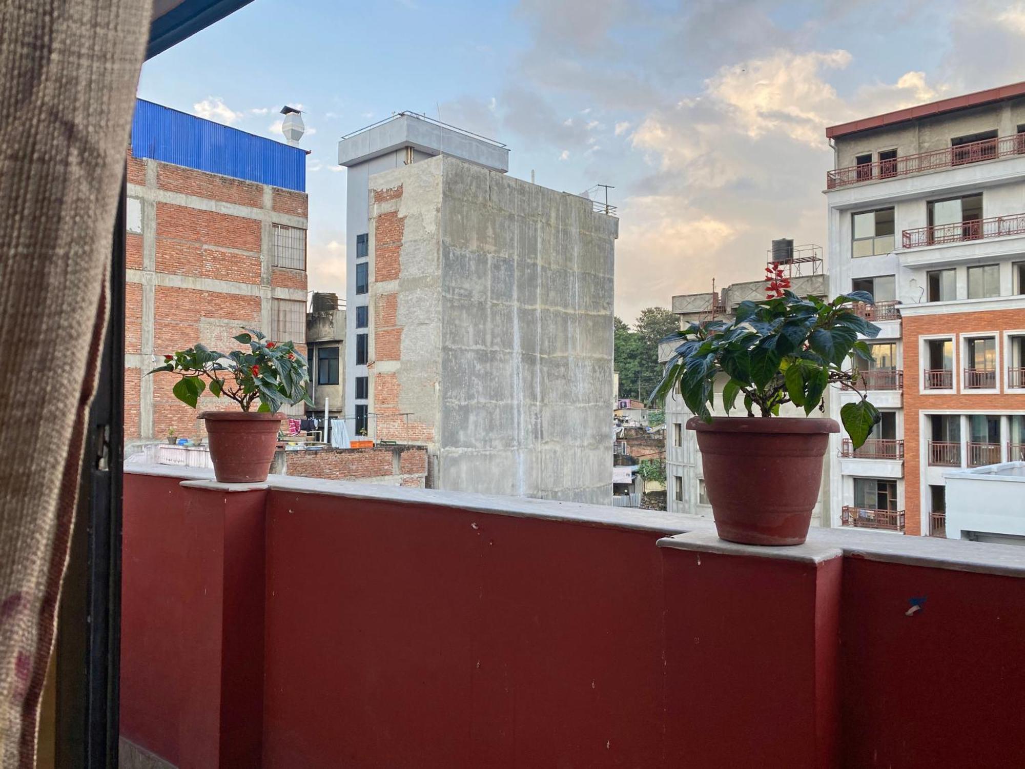 Hotel Airport Holiday Kathmandu Exteriör bild