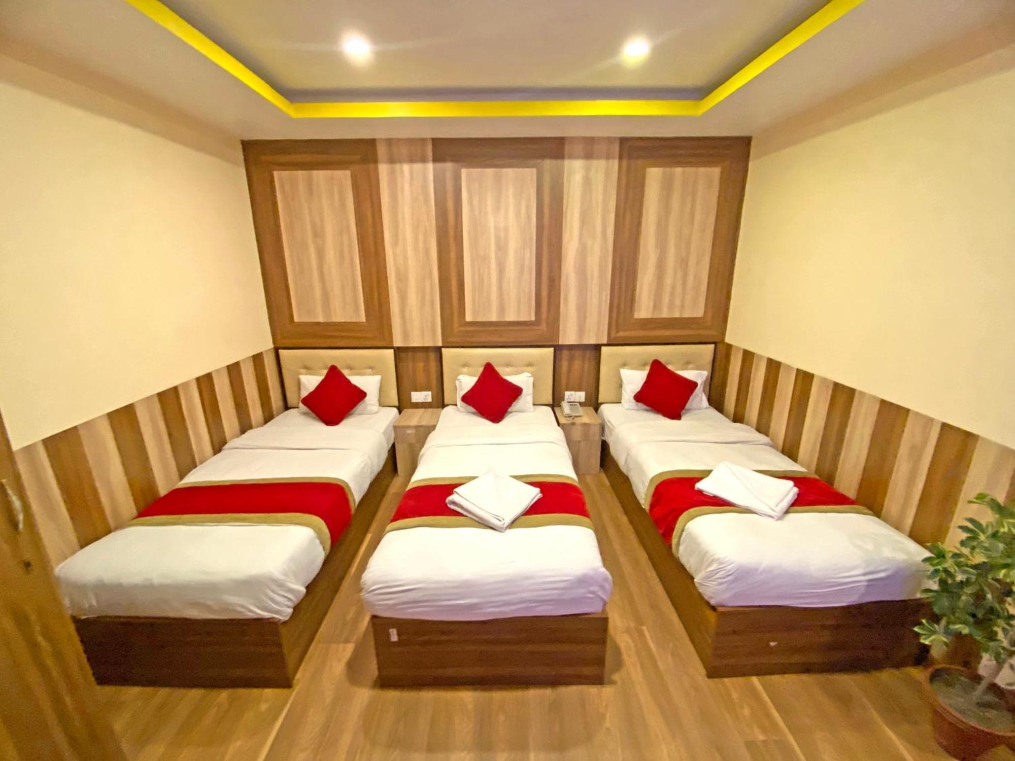 Hotel Airport Holiday Kathmandu Exteriör bild