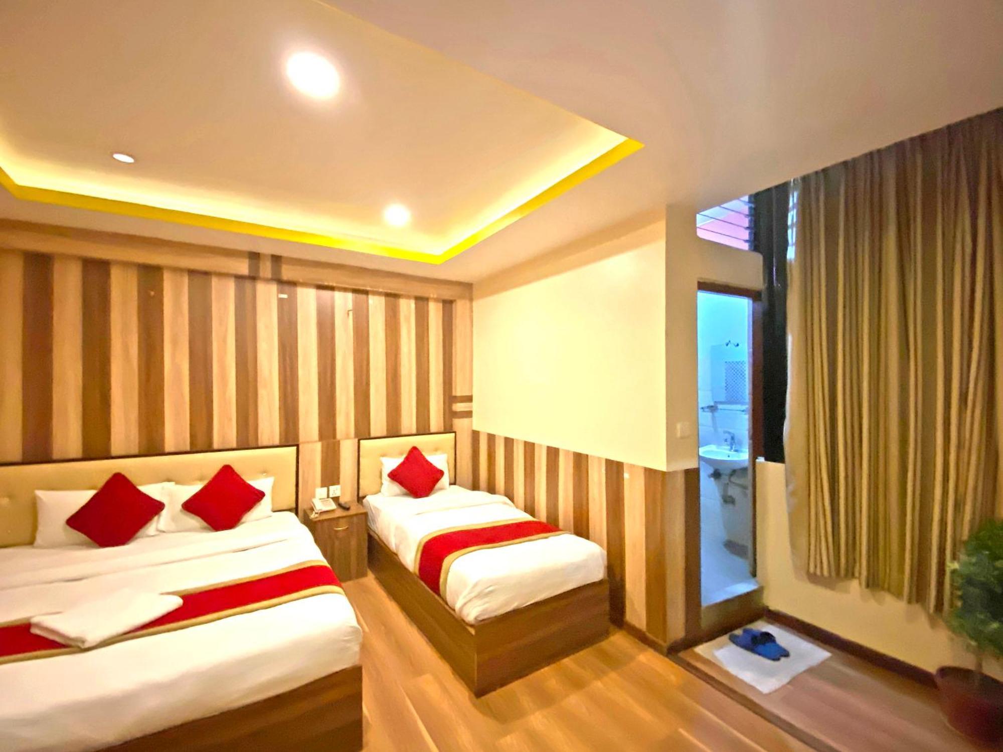 Hotel Airport Holiday Kathmandu Exteriör bild