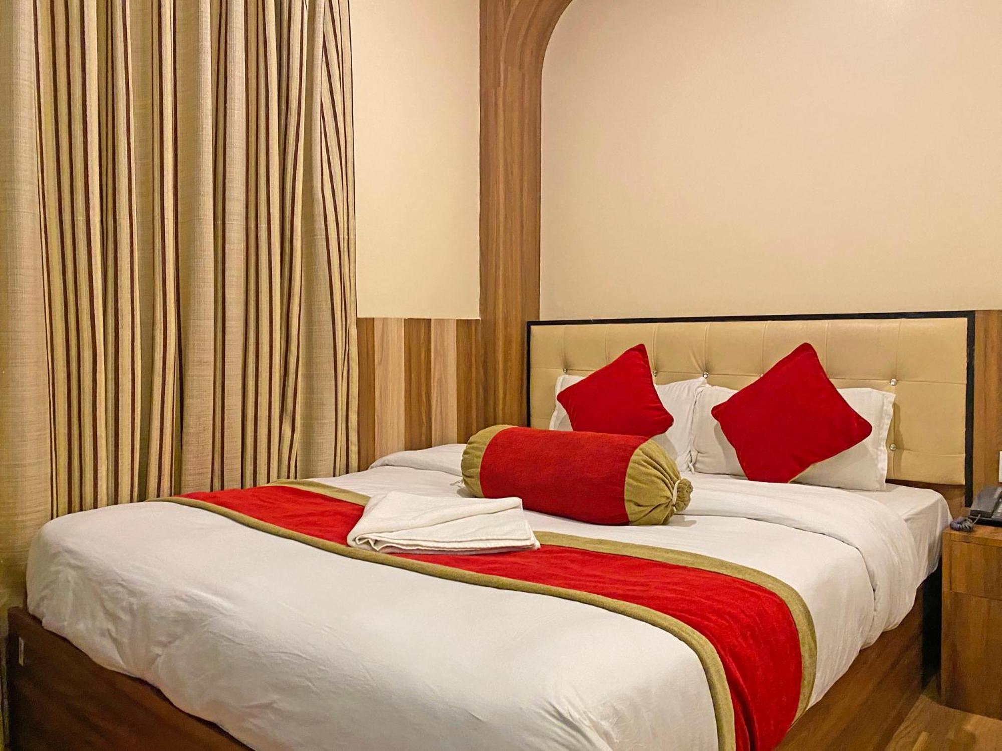 Hotel Airport Holiday Kathmandu Exteriör bild