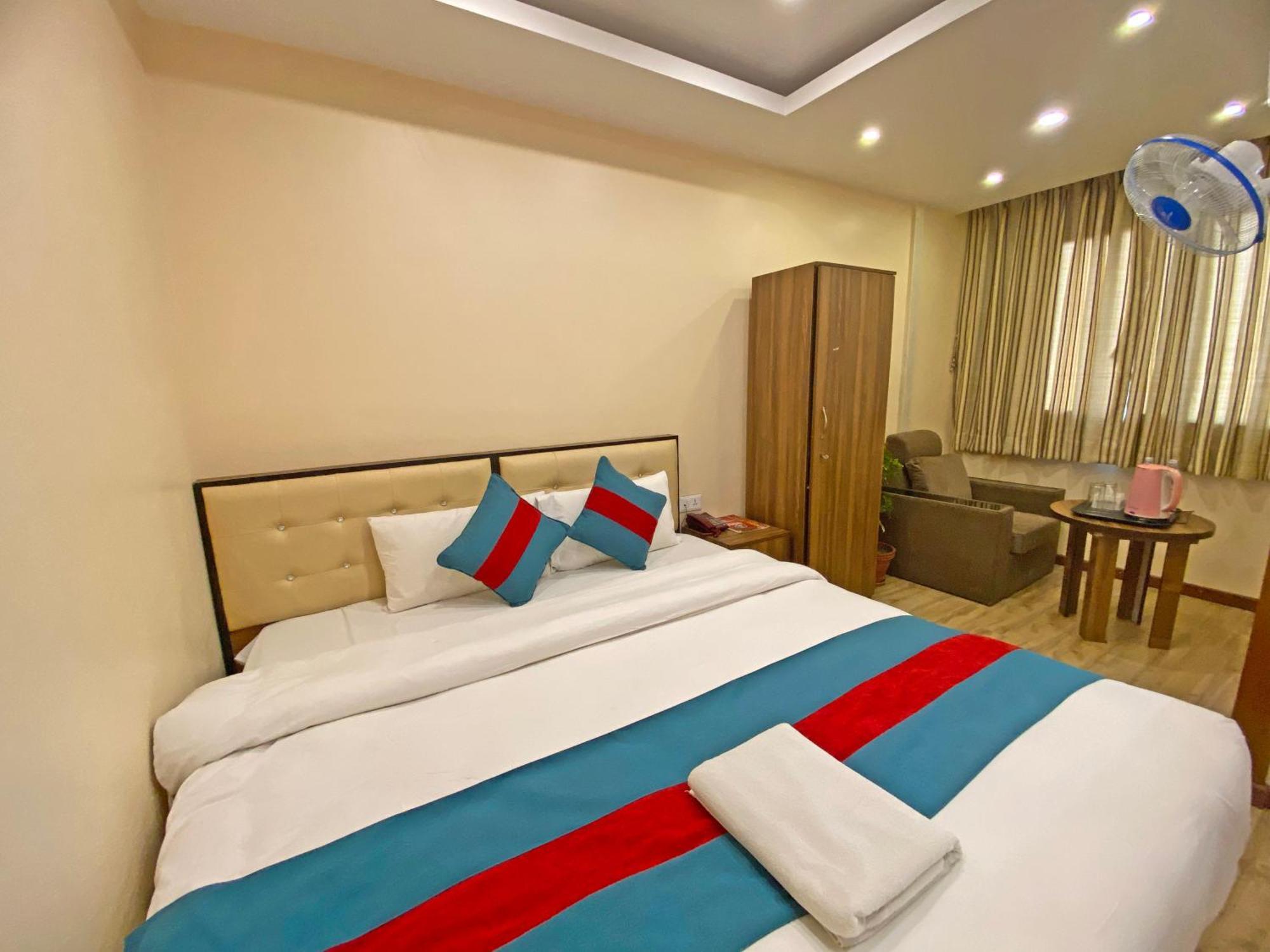 Hotel Airport Holiday Kathmandu Exteriör bild